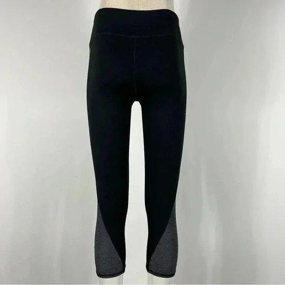 Fabletics cropped  pants - Picture 2 of 11